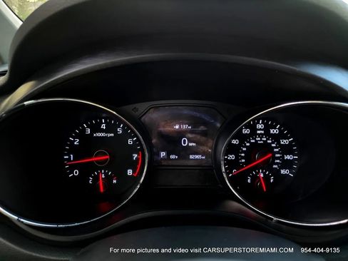 Used 2021 Kia Sedona EX image 16