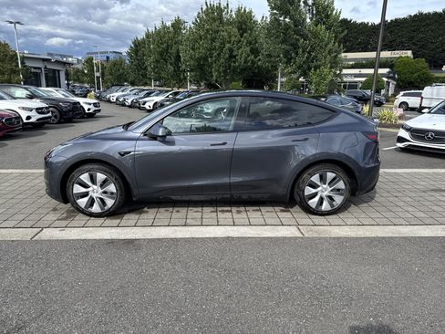 Used 2023 Tesla Model Y Long Range AWD/4WD image 8