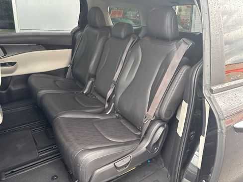 Used 2024 Kia Carnival LX FWD image 8