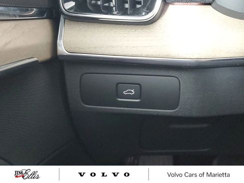 Certified 2025 Volvo XC90 B6 Core w/ Climate Package image 37