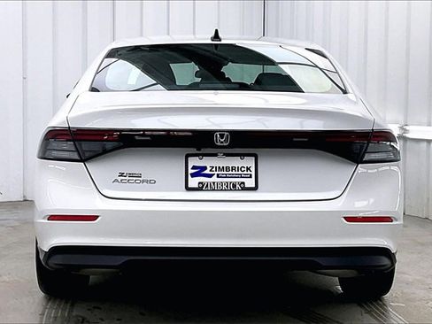 Certified 2025 Honda Accord SE image 4