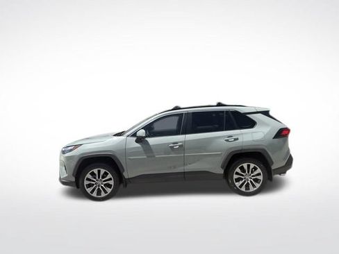 Used 2022 Toyota RAV4 XLE Premium FWD image 6