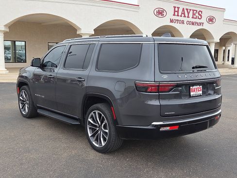 Used 2022 Jeep Wagoneer Series II w/ Premium Group I AWD/4WD image 3