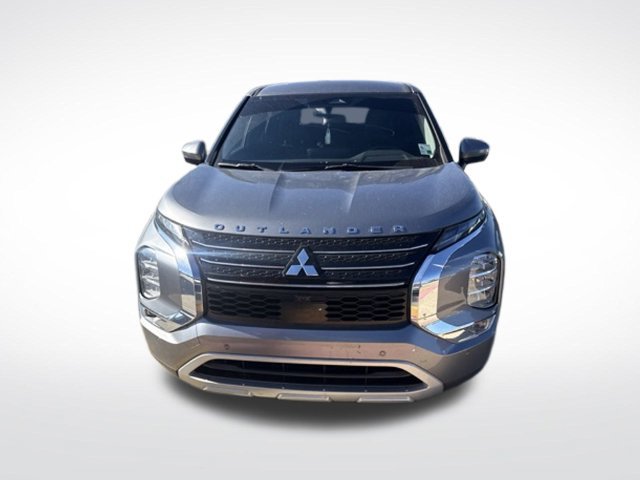 Used 2023 Mitsubishi Outlander SE FWD image 2