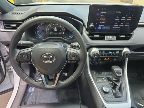 Used 2025 Toyota RAV4 XSE AWD/4WD image 15