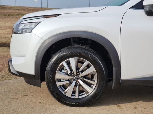 New 2025 Nissan Pathfinder SL image 10