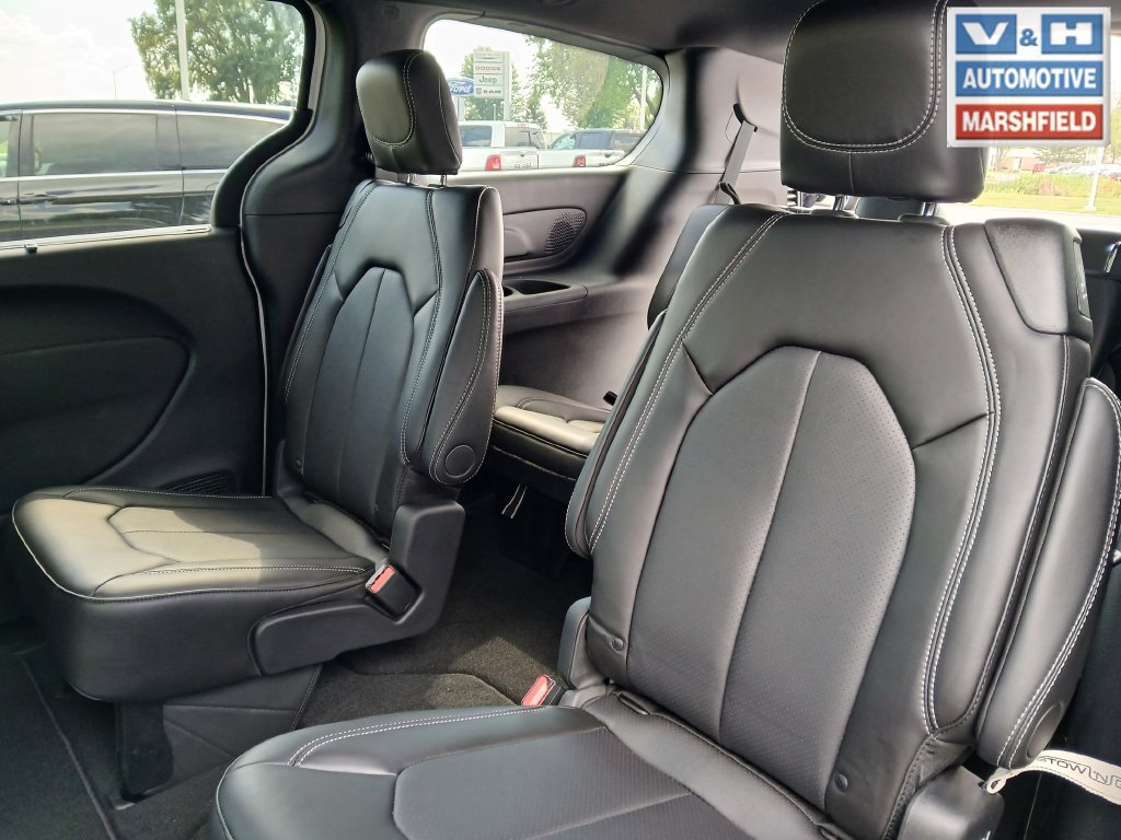 New 2027 Chrysler Pacifica Select w/ Family Tech Group AWD/4WD image 29