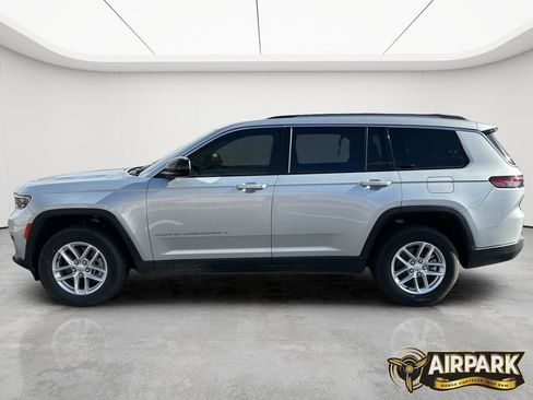 New 2023 Jeep Grand Cherokee L Laredo w/ Trailer Tow Group (B) image 8