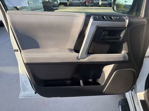 Used 2012 Toyota 4Runner SR5 w/ Convenience Pkg AWD/4WD image 9