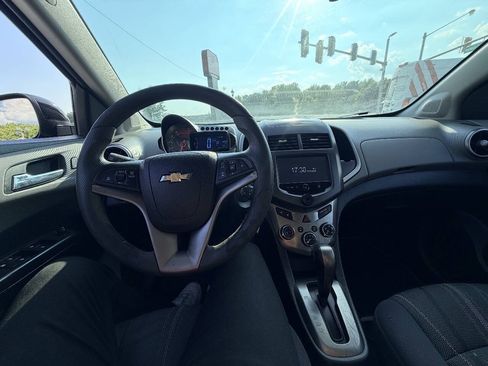 Used 2016 Chevrolet Sonic LT w/ Fun and Sun Package FWD image 4