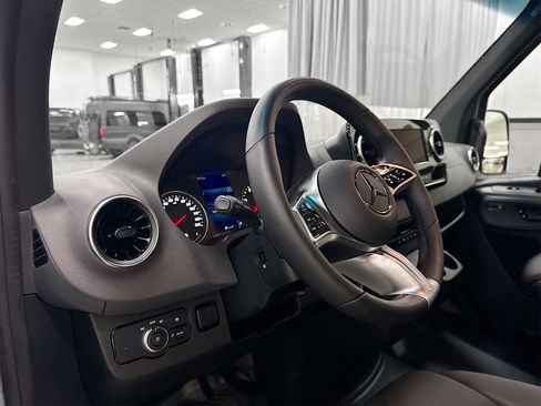 New 2025 Mercedes-Benz Sprinter 2500 image 10