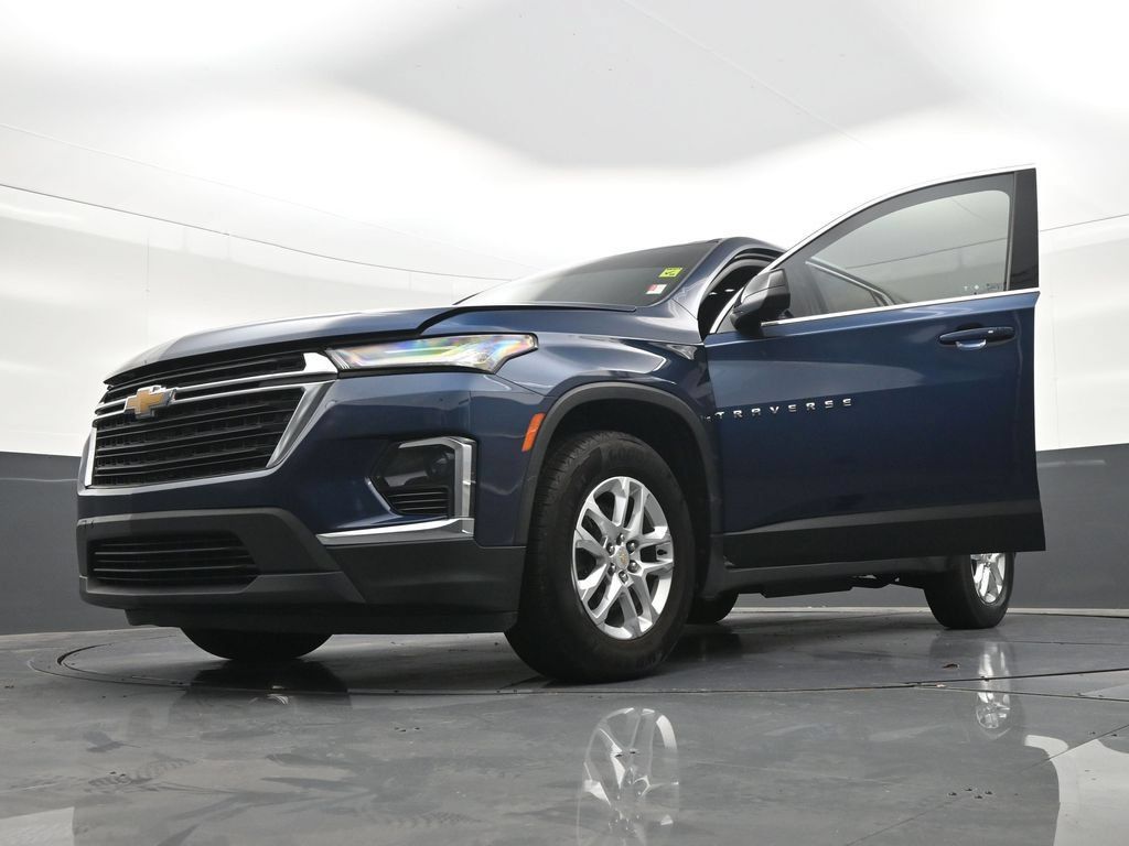 Used 2023 Chevrolet Traverse LS FWD image 25