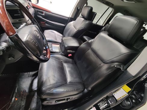 Used 2015 Lexus LX 570 4WD w/ Luxury Package image 31