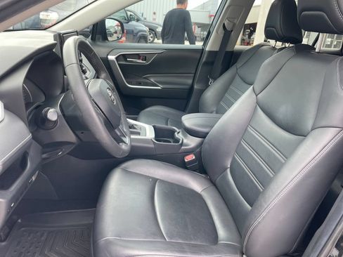 Used 2022 Toyota RAV4 XLE Premium FWD image 10