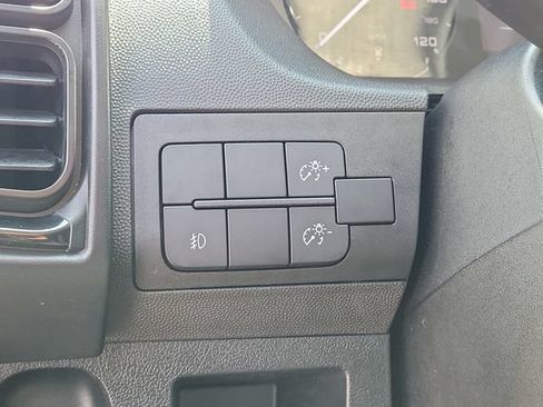 Used 2025 RAM ProMaster 2500 w/ Convenience Group FWD image 18
