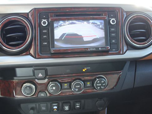 Used 2019 Toyota Tacoma SR5 image 25