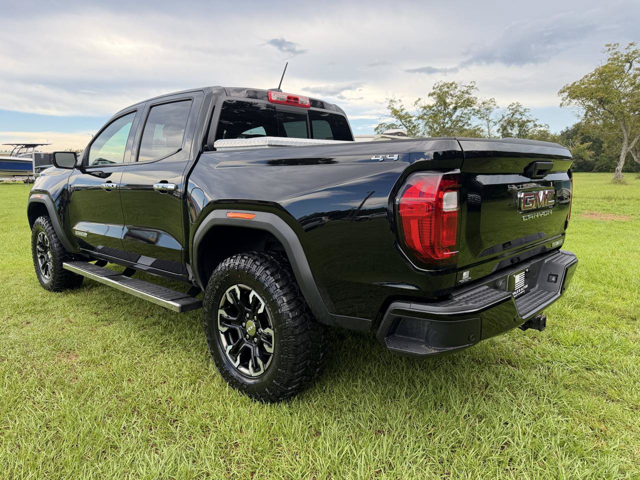 Used 2025 GMC Canyon Elevation AWD/4WD image 17