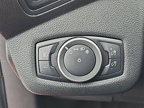 Used 2019 Ford Escape SE image 25