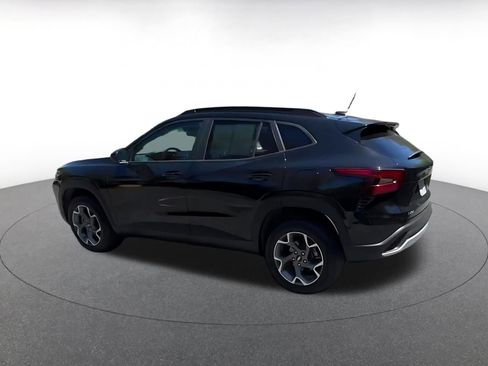 Used 2025 Chevrolet Trax LT w/ LT Convenience Package FWD image 10