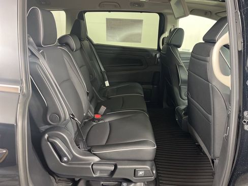 New 2026 Honda Odyssey Touring image 12