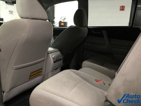 Used 2013 Toyota Highlander Plus AWD/4WD image 27