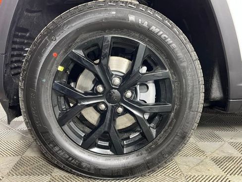 New 2026 Jeep Grand Cherokee Laredo image 11