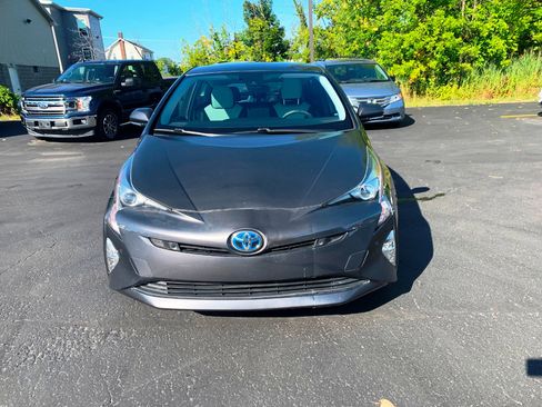 Used 2018 Toyota Prius Three Touring image 2