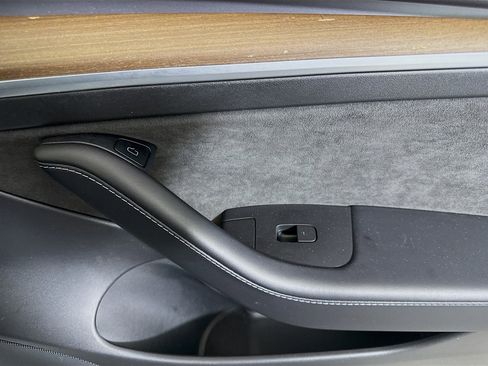 Used 2021 Tesla Model 3 Standard Range Plus image 31