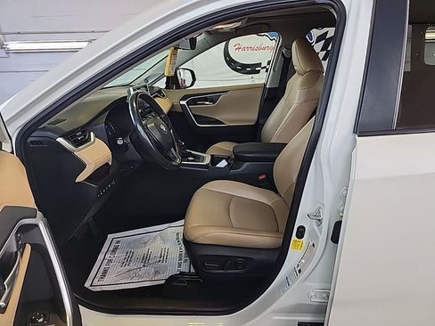 Used 2020 Toyota RAV4 Limited AWD/4WD image 6
