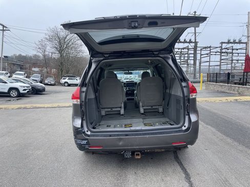 Used 2014 Toyota Sienna LE image 13