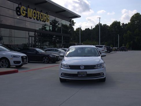 Used 2017 Volkswagen Jetta SEL image 43
