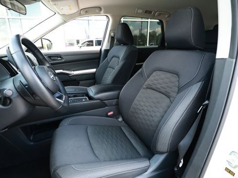 Used 2025 Nissan Pathfinder SV FWD image 23