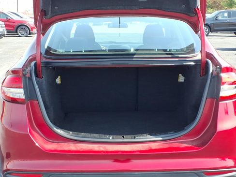 Used 2017 Ford Fusion SE FWD image 7