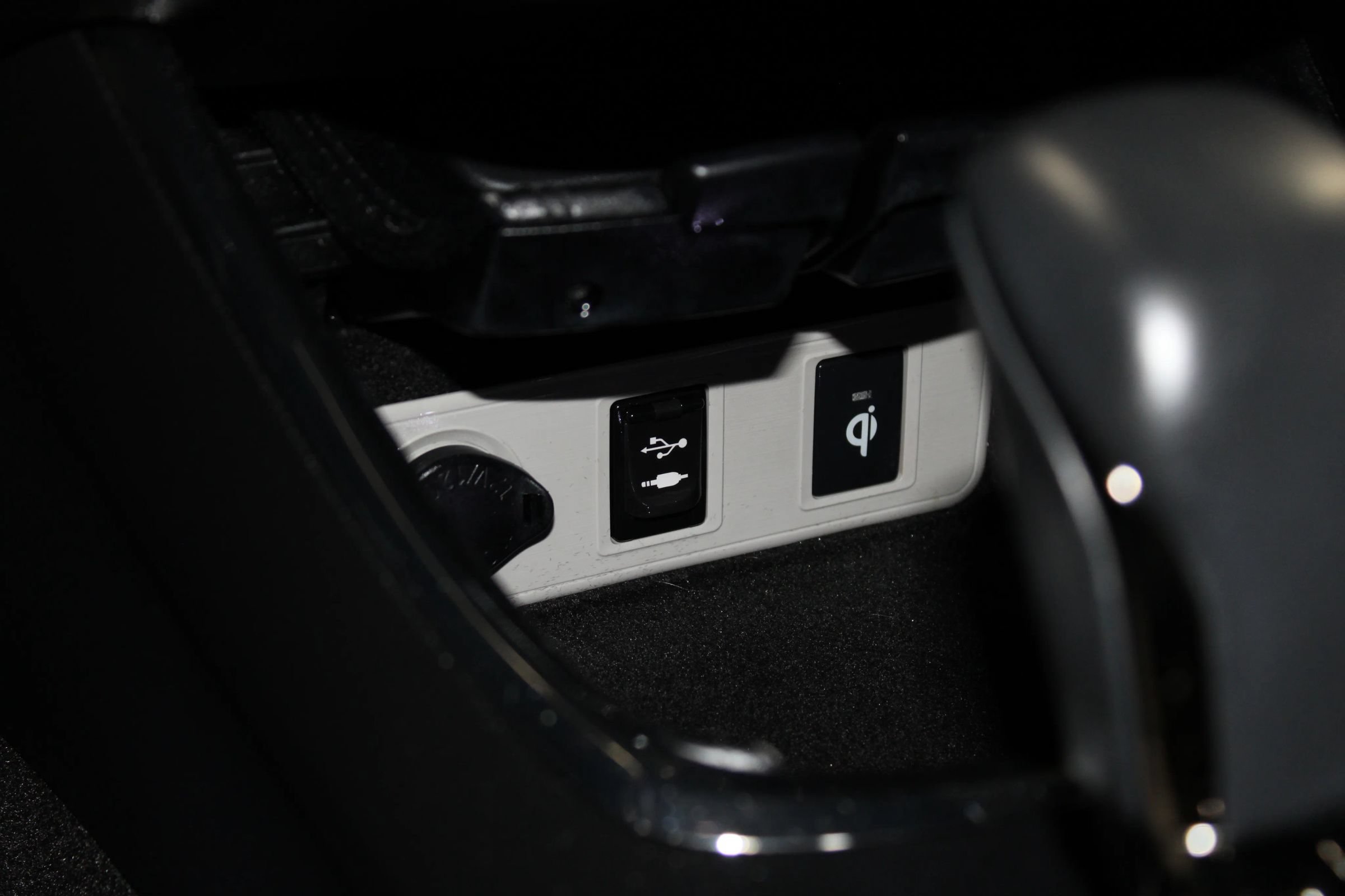 Used 2015 Toyota Avalon Limited w/ Technology Package FWD image 20