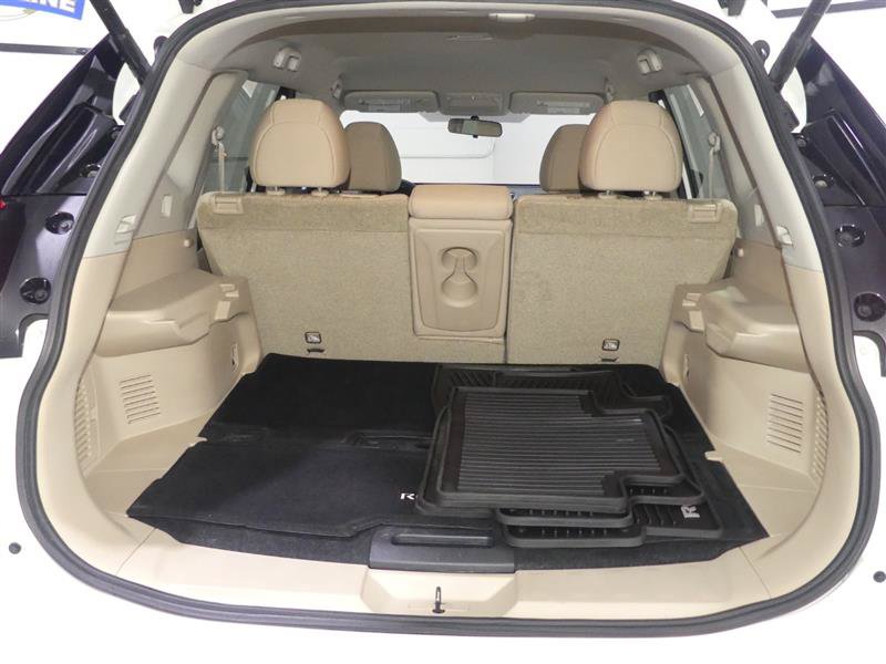 Used 2017 Nissan Rogue SV w/ SV Premium Package FWD image 9