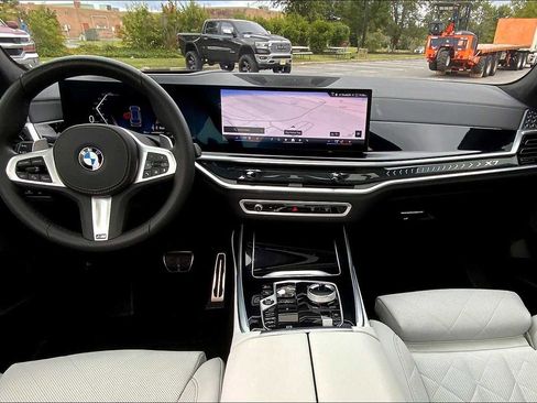 Used 2025 BMW X7 xDrive40i w/ Executive Package image 29