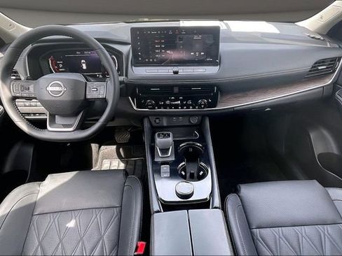 Certified 2025 Nissan Rogue Platinum w/ Platinum Premium Package AWD/4WD image 14