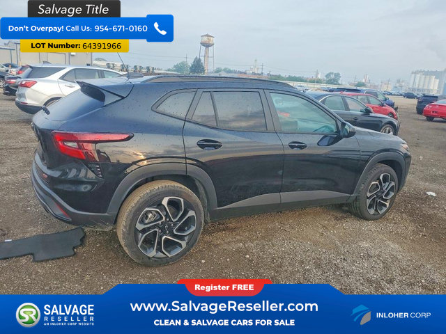 Used 2025 Chevrolet Trax RS FWD image 4