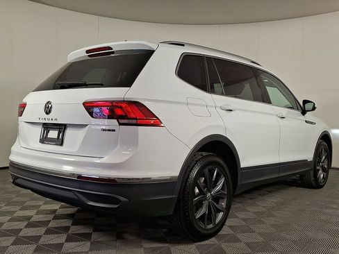 Used 2022 Volkswagen Tiguan SE image 9
