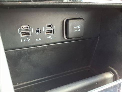 Used 2023 Jeep Grand Cherokee L Limited AWD/4WD image 6