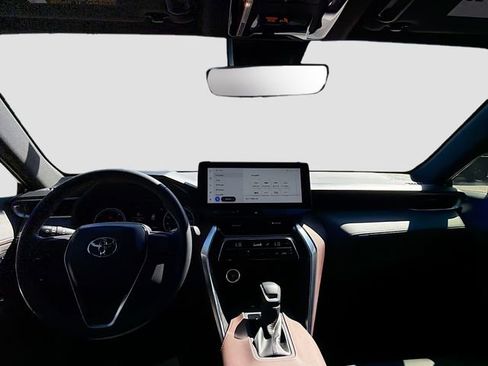 Used 2023 Toyota Venza XLE image 16