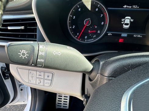 Used 2019 Genesis G70 2.0T Sport image 43