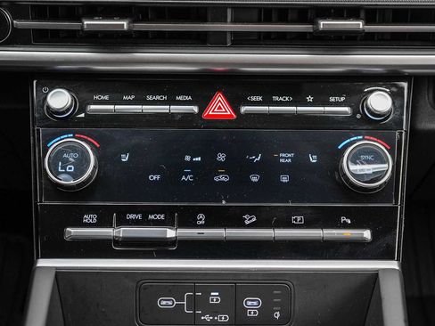 Used 2025 Hyundai Santa Fe SEL FWD image 17