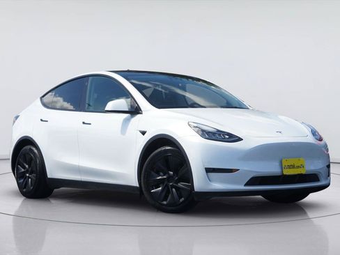 Used 2023 Tesla Model Y AWD image 2