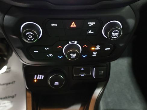 Used 2021 Jeep Renegade Latitude AWD/4WD image 32