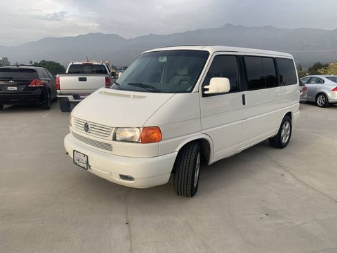 Used 2002 Volkswagen Eurovan MV FWD image 3