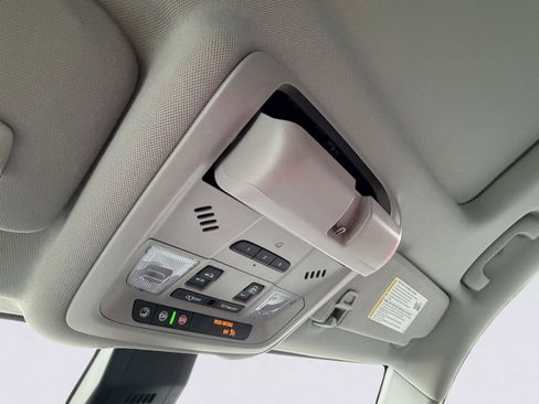 Used 2022 GMC Terrain SLT w/ Infotainment Package II image 33