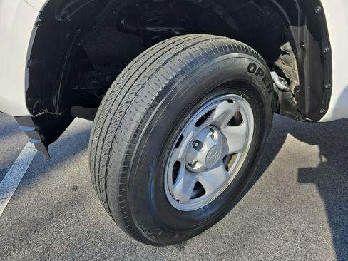 Used 2022 Toyota Tacoma SR w/ SR Convenience Package image 34