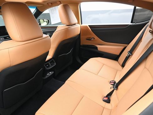 Used 2025 Lexus ES 350 w/ Premium Package image 30