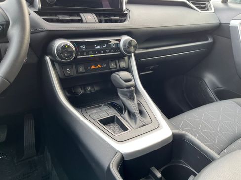 Used 2025 Toyota RAV4 XLE image 41